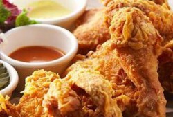 新闻夜航炸鸡爆料,炸鸡行业新动态揭秘